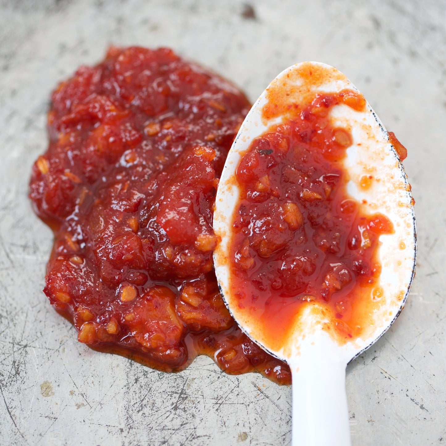 tomato and white sultana chutney